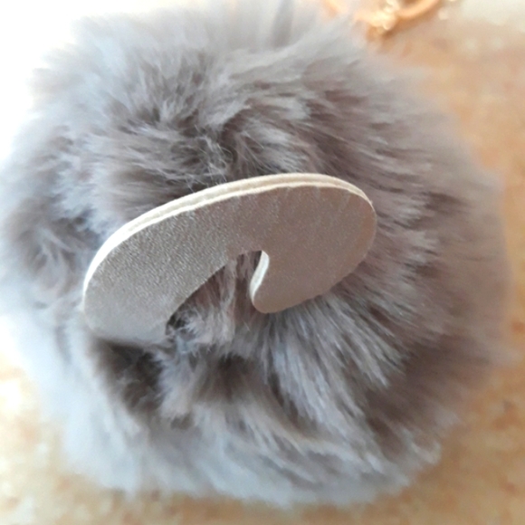 NWT ADORABLE POM KEYCHAIN - Picture 3 of 7